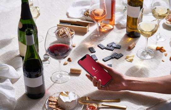 Dinner table with Vivino application on a mobile phone